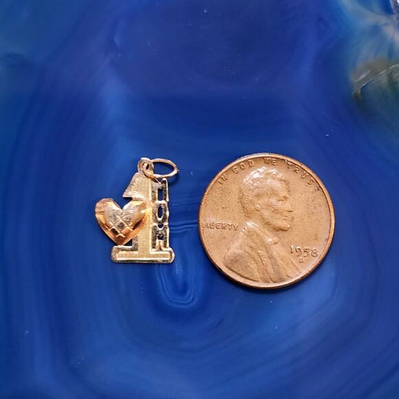 Vintage #1 Mom 14k Yellow Gold Heart Charm Pendant – Perfect Gift! - Picture 4 of 5